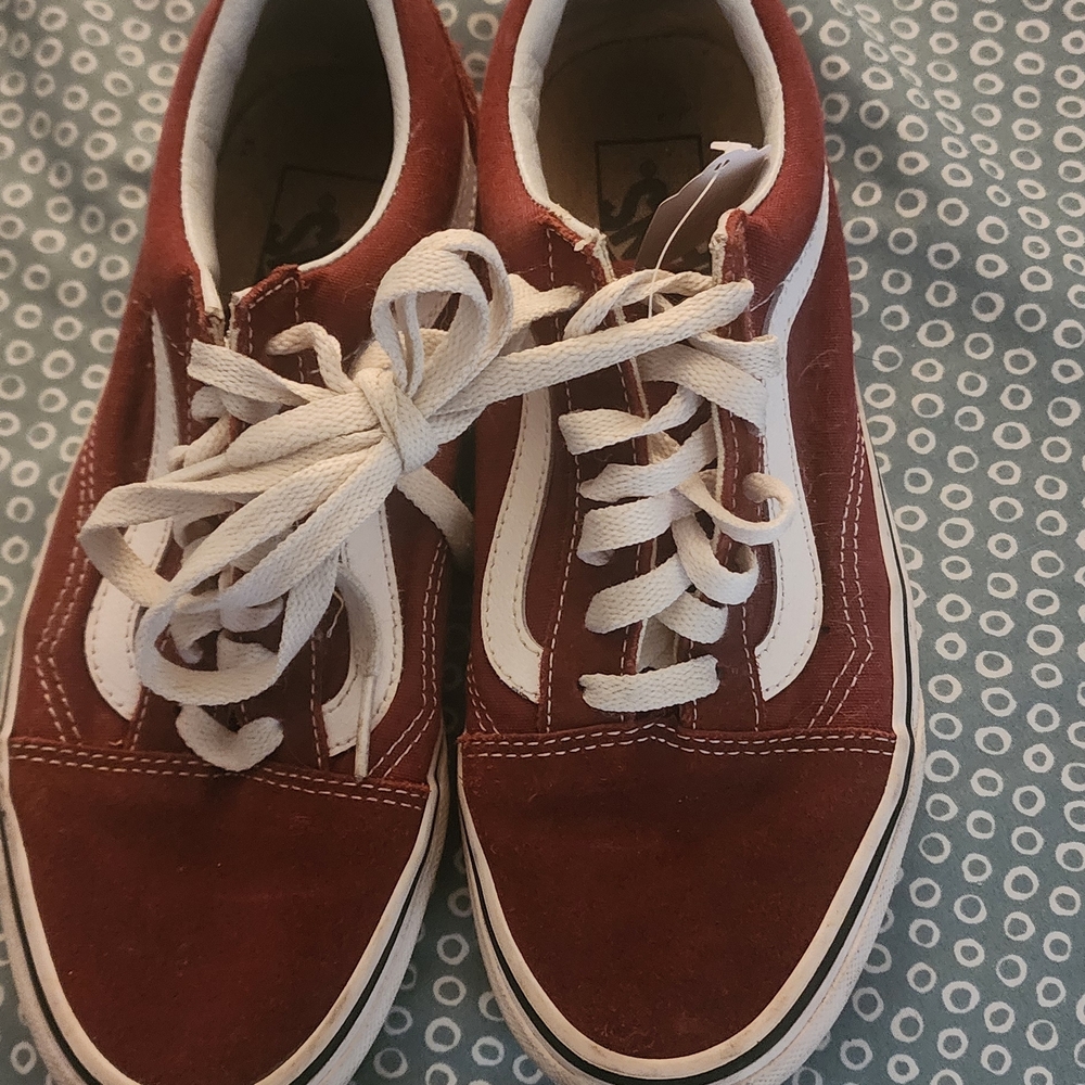Vans Men's Burgundy and White Sneakers